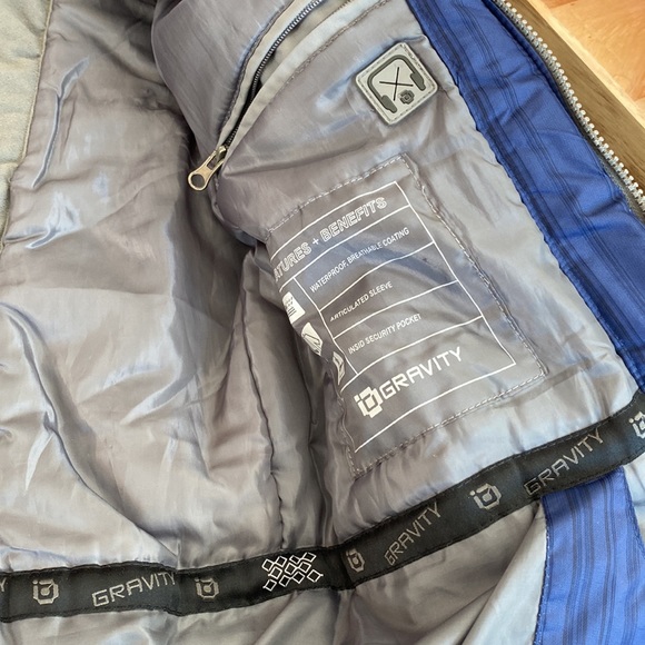 Gravity winter ski jacket in size small. Very pretty dark blue color. - Picture 5 of 13